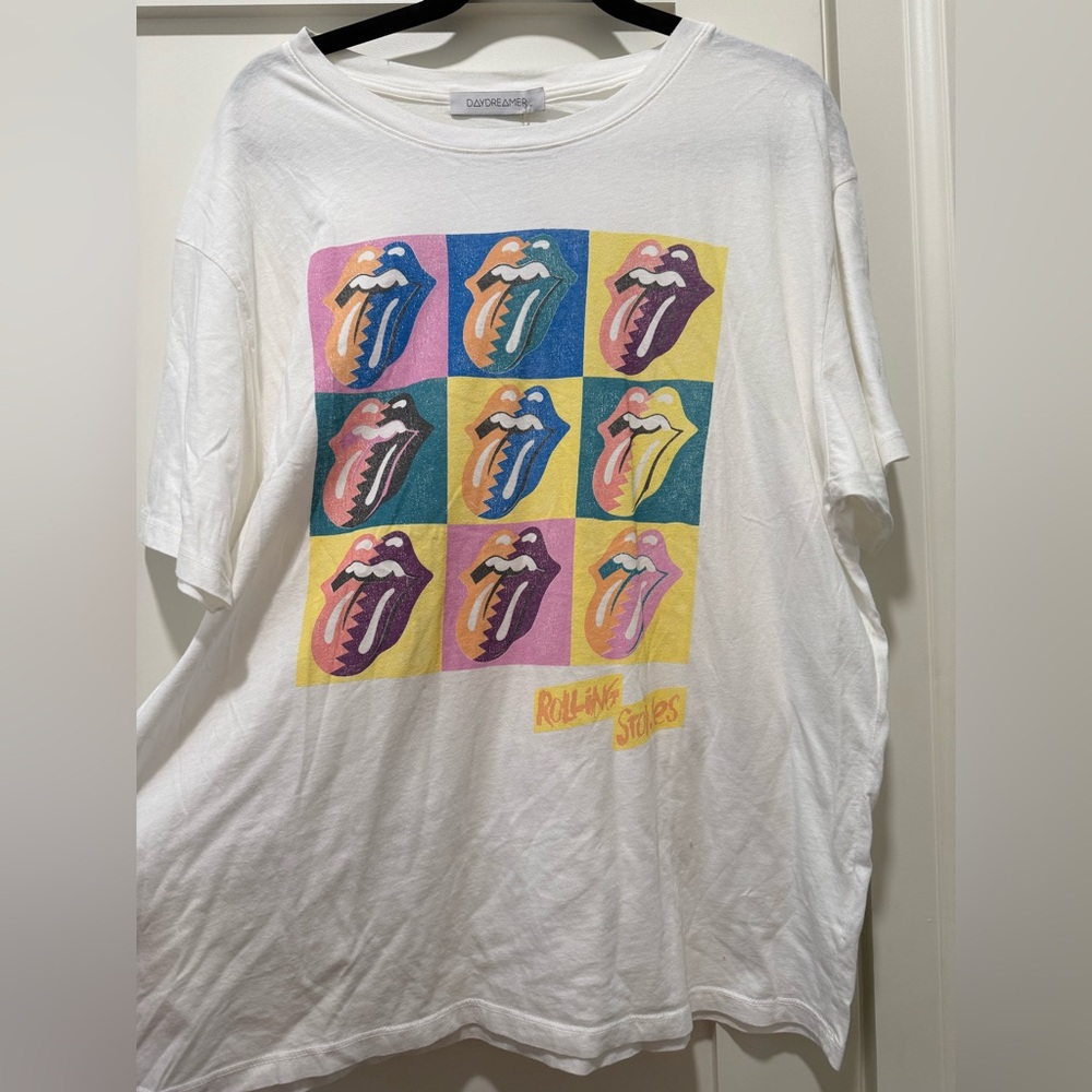 NWT Daydreamers graphic tee